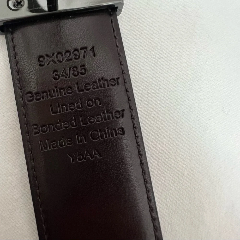 Men’s black and dark brown reversible genuine leather belt.